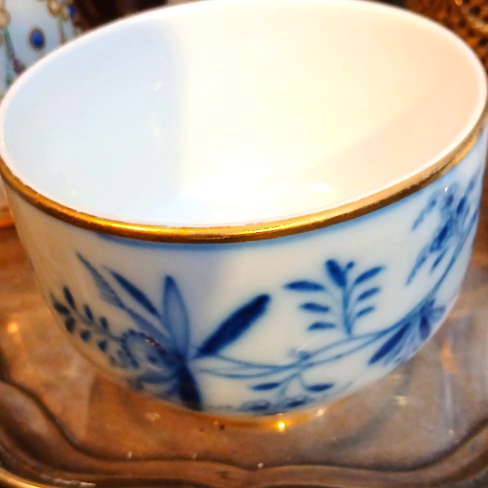 19th Century MEISSEN Onion Pattern Covered Bowl - Picture 4 of 4